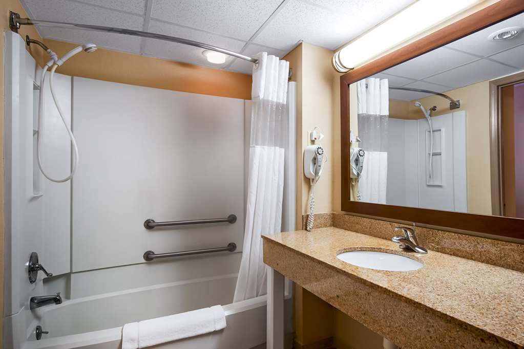 Quality Inn Radford-West Blacksburg I-81 Room photo